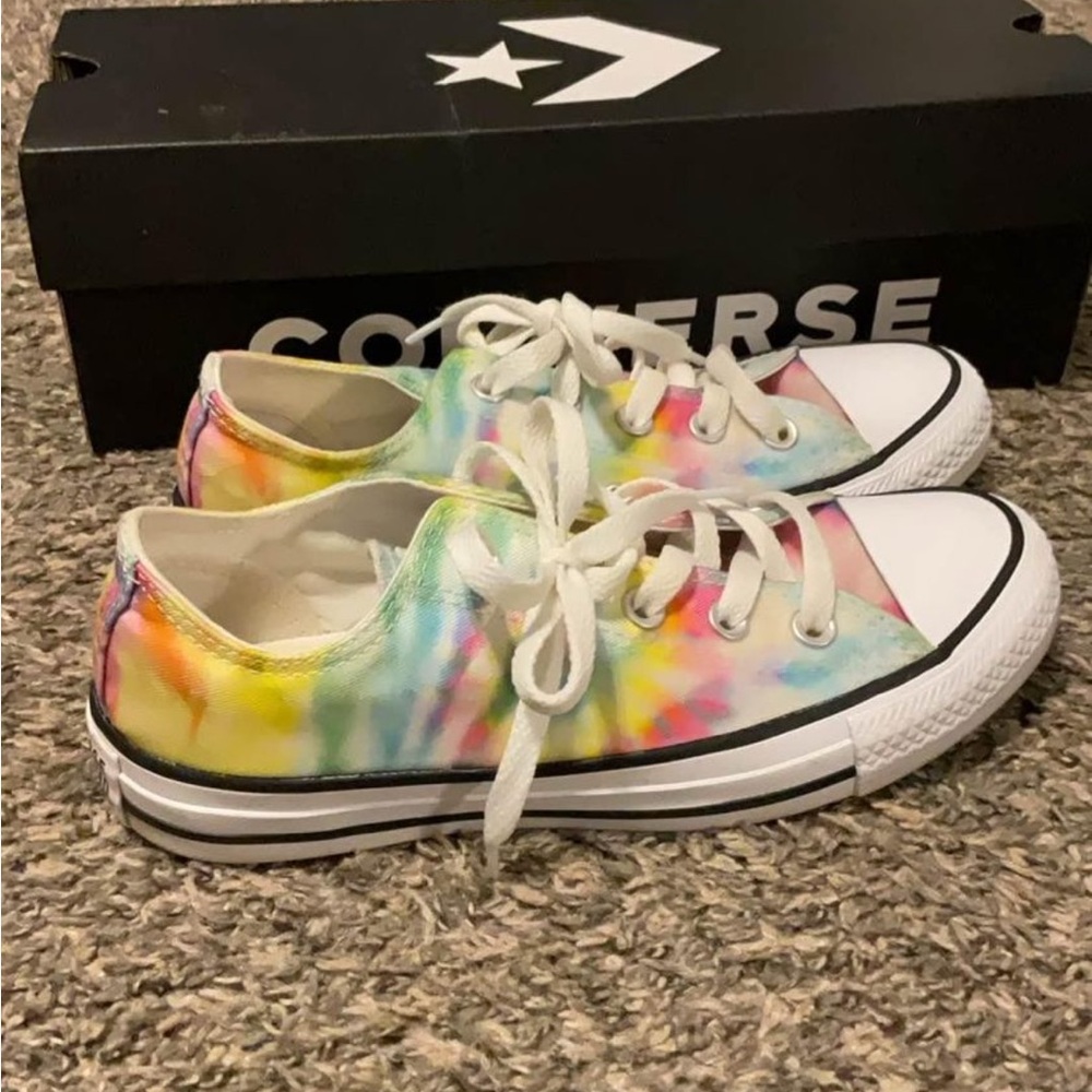 Converse Women’s size 6